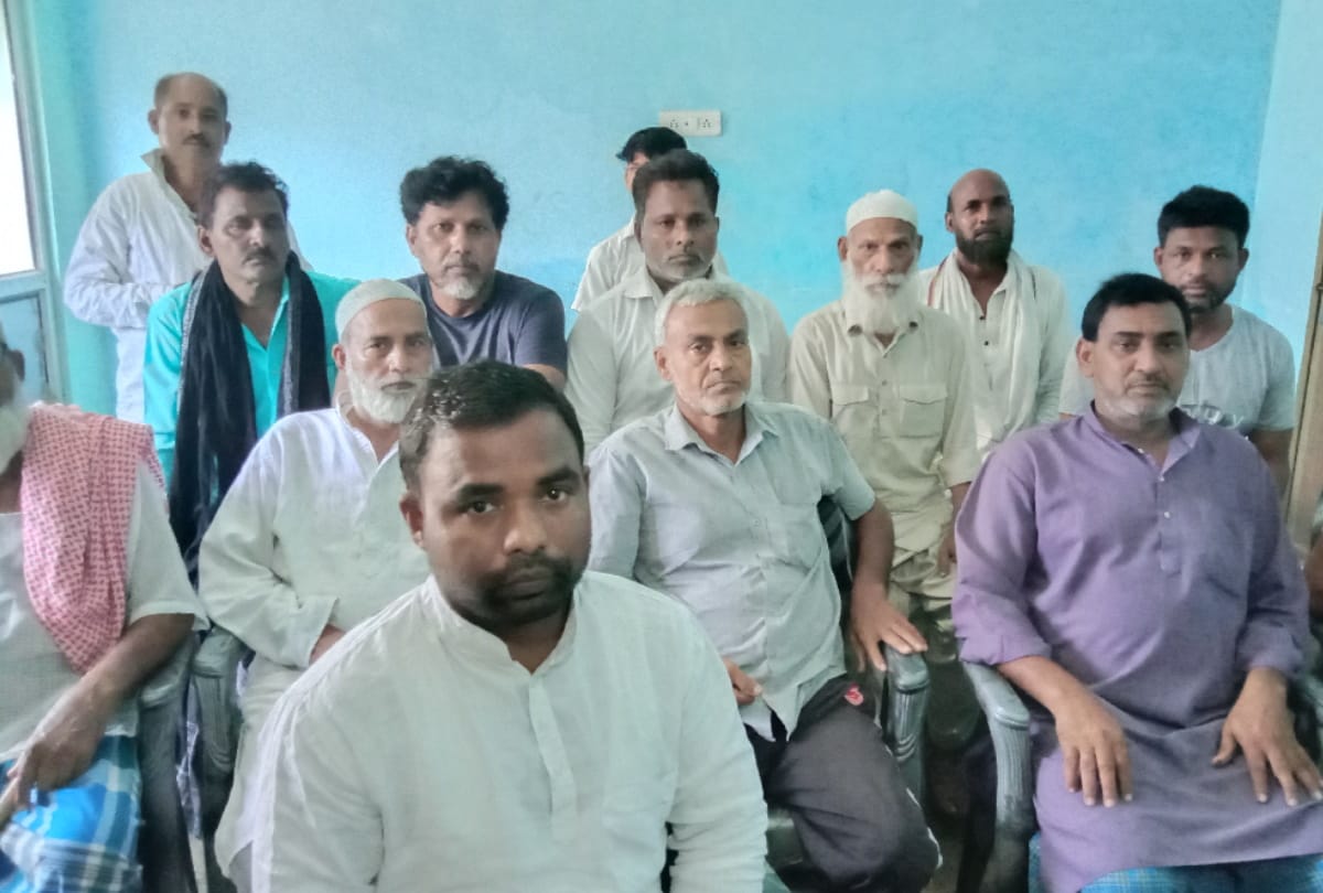 Villagers united to get land occupied by mafia of Noor Mohammad at gorakhpur