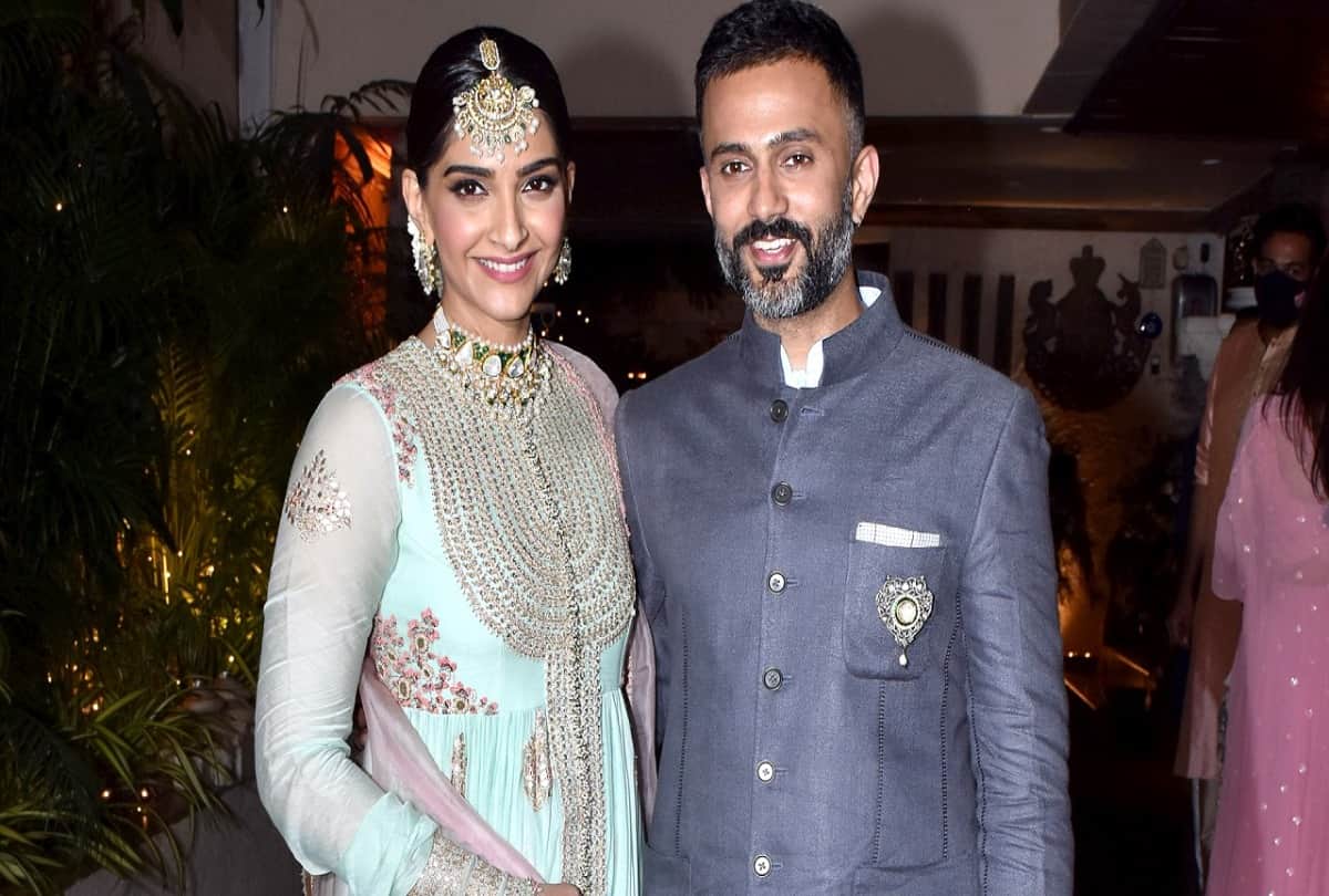 Sonam Kapoor spotted with husband Anand Ahuja after the announcement of pregnancy photos goes viral on social media