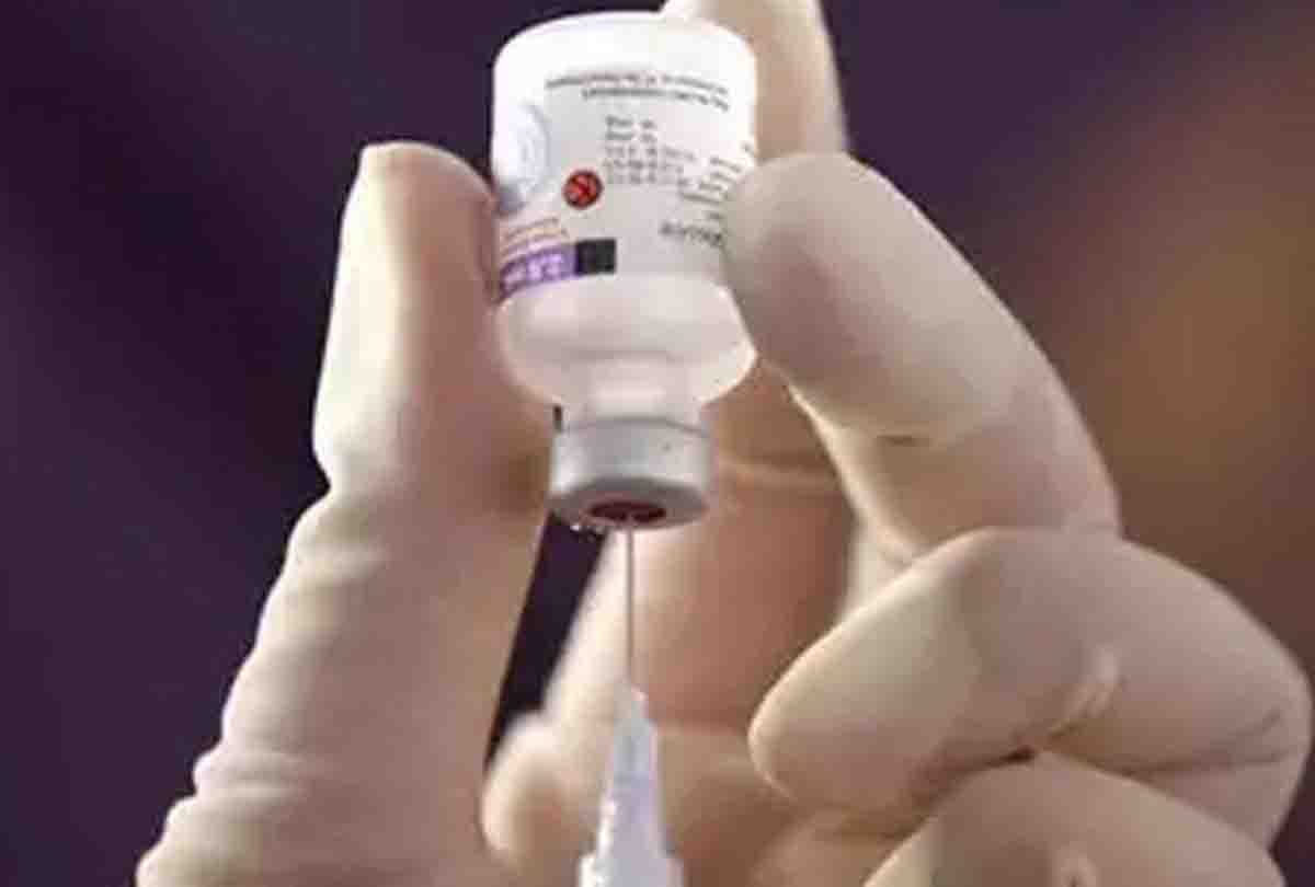 Exclusive: Workers play for numbers in anti-corona vaccination