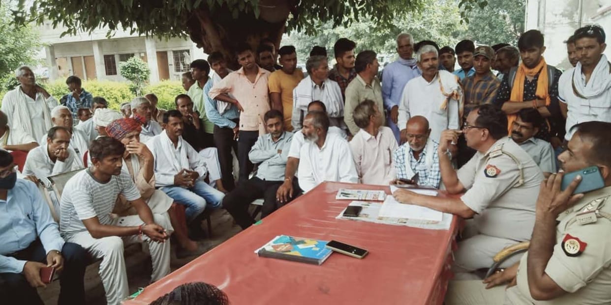 Mathura: Villagers gheraoed the police station after the robbery incident