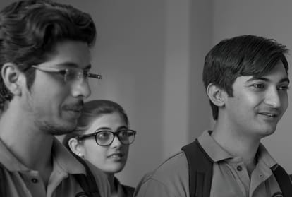 Kota Factor 2 Review in Hindi by Pankaj Shukla Jitendra Kumar Mayur More TVF Raghav Subbu Netflix