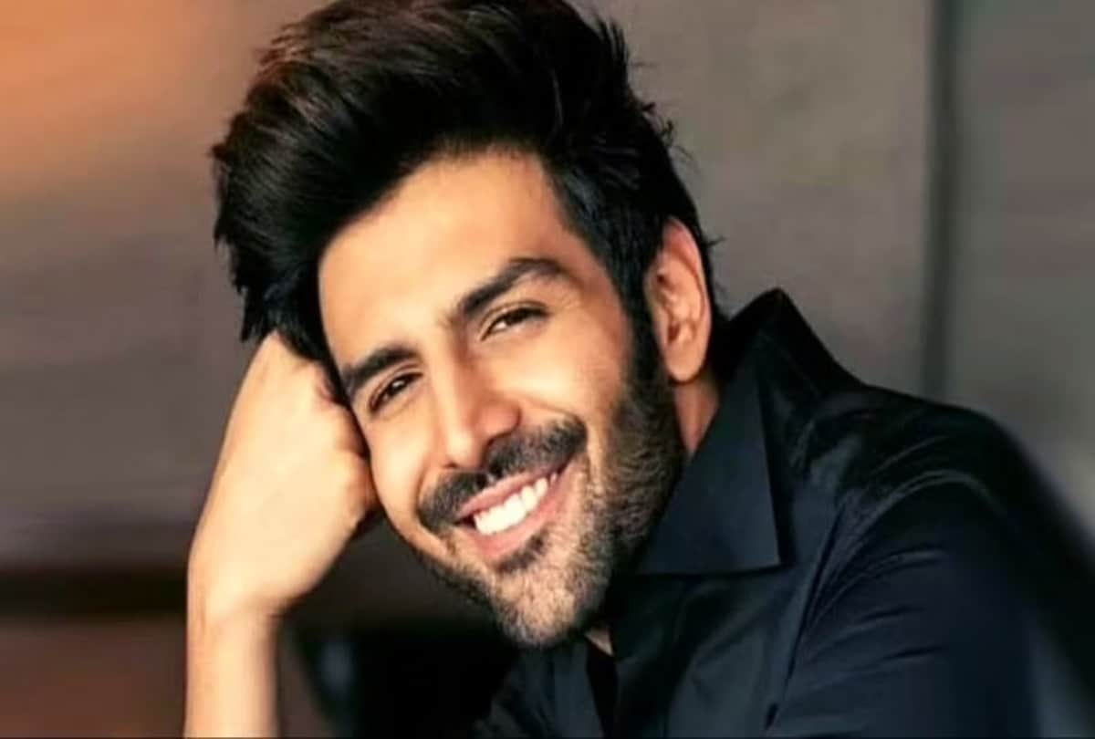 kartik aaryan ate chinese food in juhu with his friend on his lamborghini car video viral