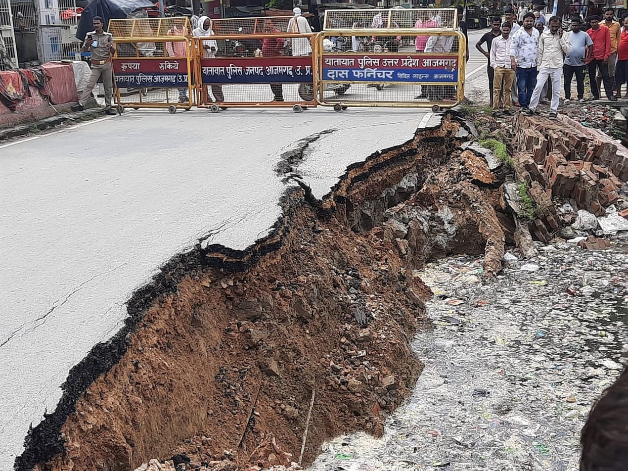 Tamsa river water level increasing continues in azamgarh dm and sp residence route closed due to culvert collapsed