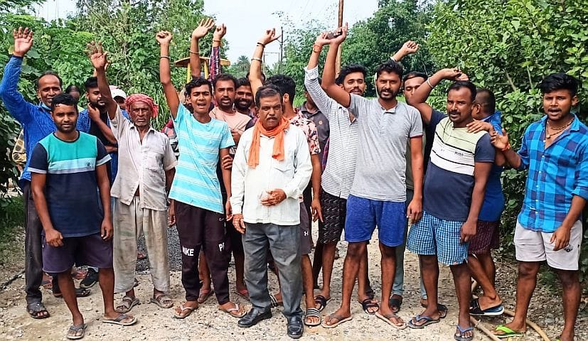 People protested for hotmix.