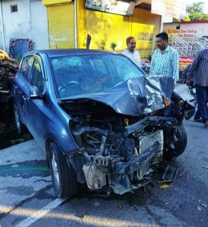 Speeding car collided with tree, youth dies
