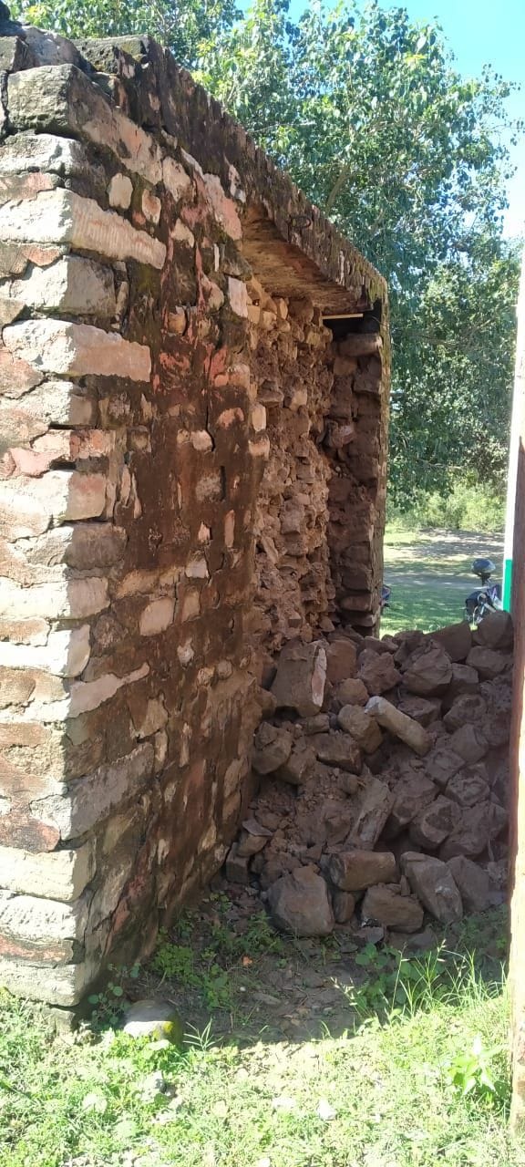 school wall clasped