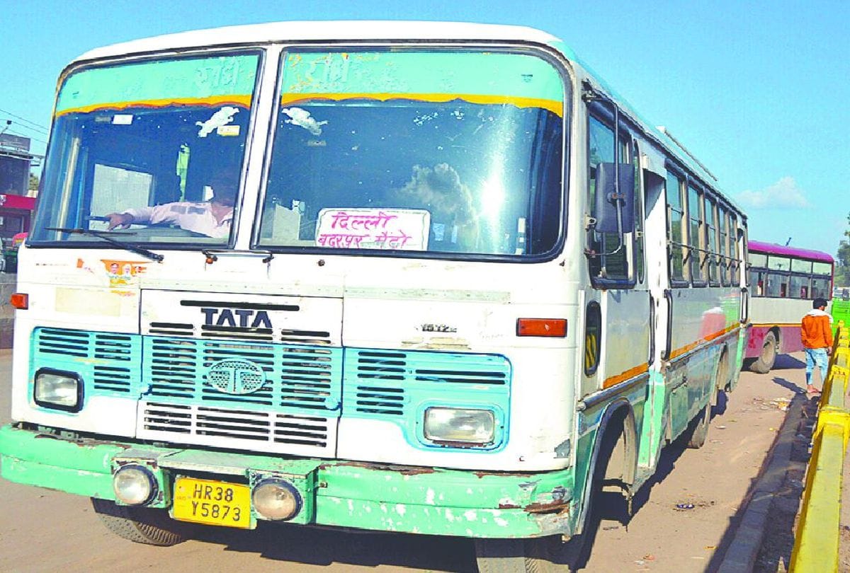 Daggamar Buses Running At Highway Passengers Travel Agra News