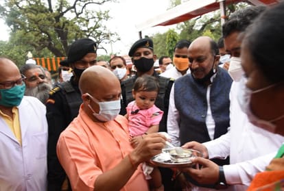 CM Yogi inaugurated Garib Kalyan Mela in gorakhpur for UP