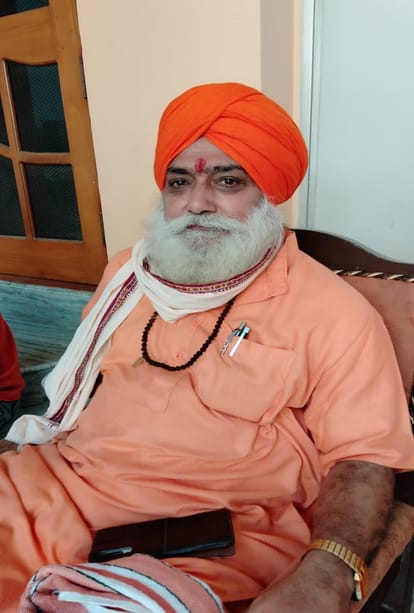अखिल भारतीय अखाड़ा परिषद के कार्यवाहक अध्यक्ष देवेंद्र सिंह