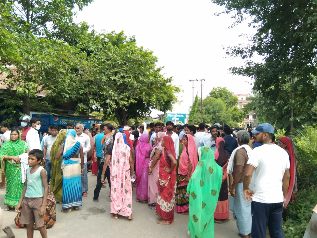 road accident in varanasi class fifth girl student trampled by dumper angry family members protest with dead body
