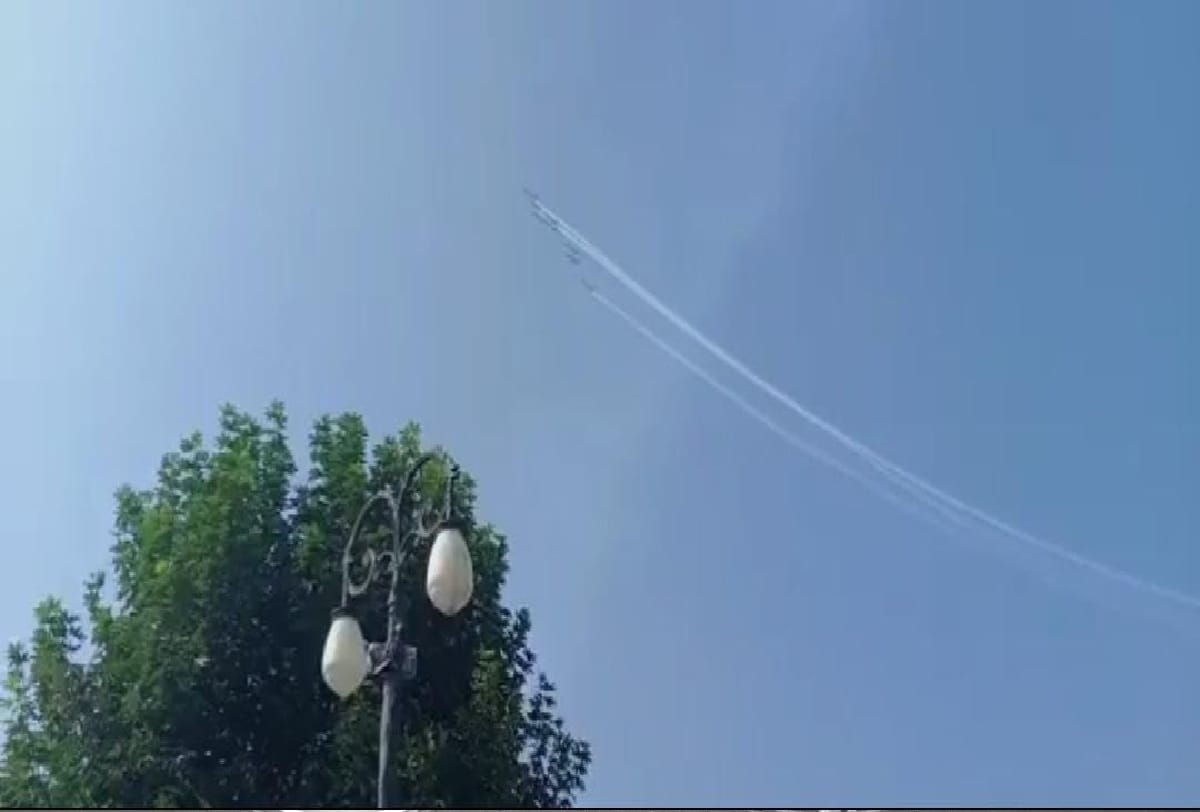 azadi ka amrit mahotsav Fighter aircraft hovering over Dal Lake, Chinook showed amazing feats