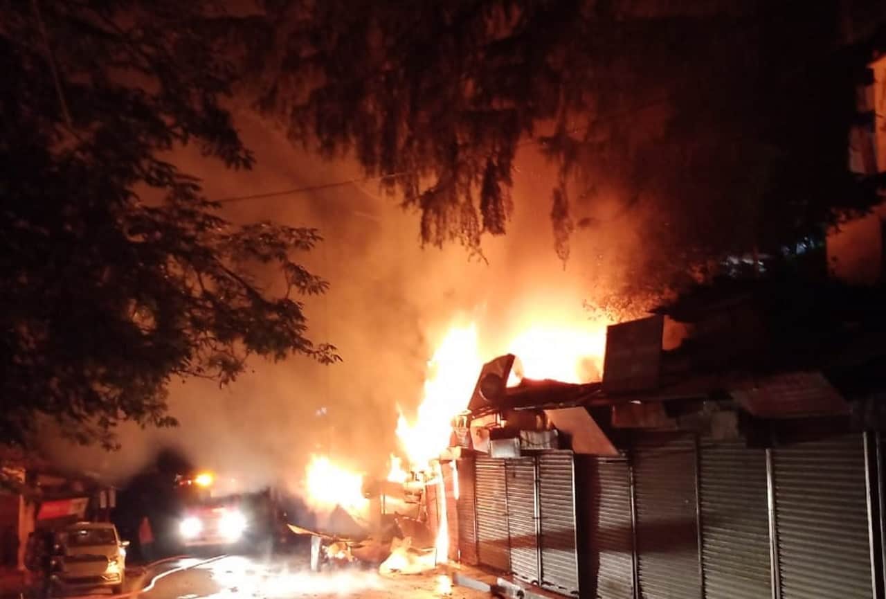 uttarakhand news: Massive fire in Ranikhet Meena Bazaar 11 shop burnt
