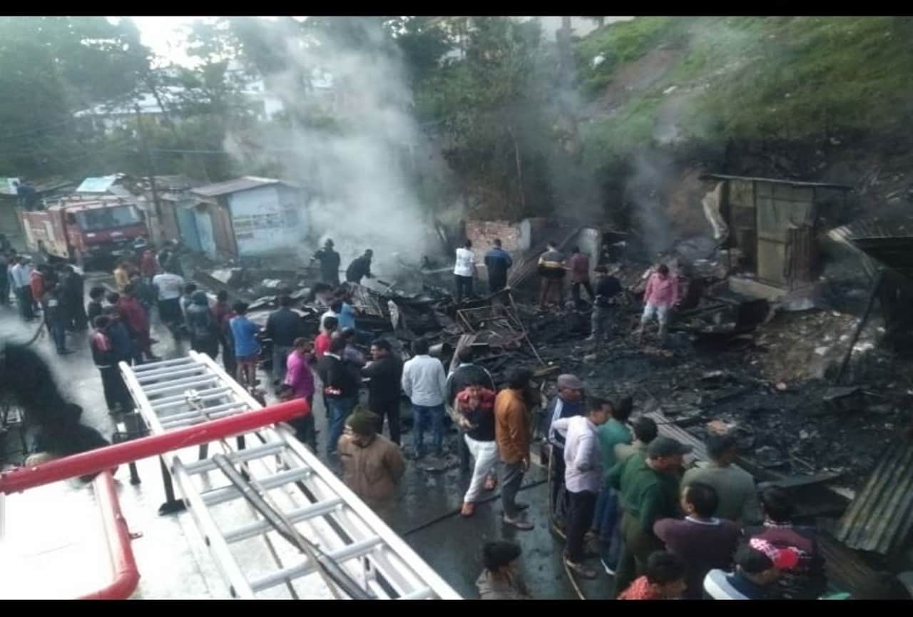 uttarakhand news: Massive fire in Ranikhet Meena Bazaar 11 shop burnt