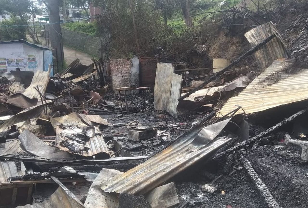 uttarakhand news: Massive fire in Ranikhet Meena Bazaar 11 shop burnt
