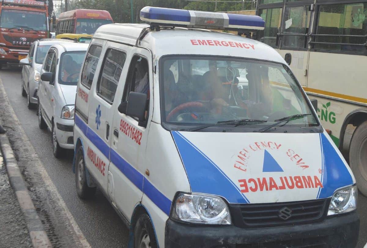 traffic jam on NH-2 due to overturning of truck in Agra