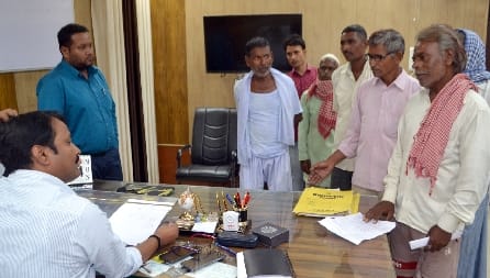 EO asked to vacate the handcart stand, there was panic among the drivers