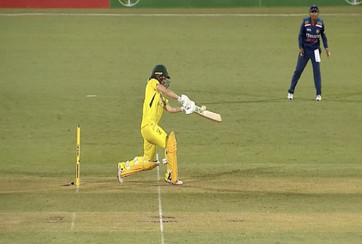 INDW vs AUSW umpire given a no ball last ball of the last over there was a ruckus over the decision