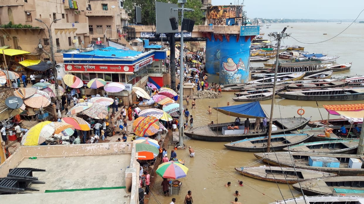 ganga water level rising at two centimeters per hour in varanasi coastal areas people are in tension
