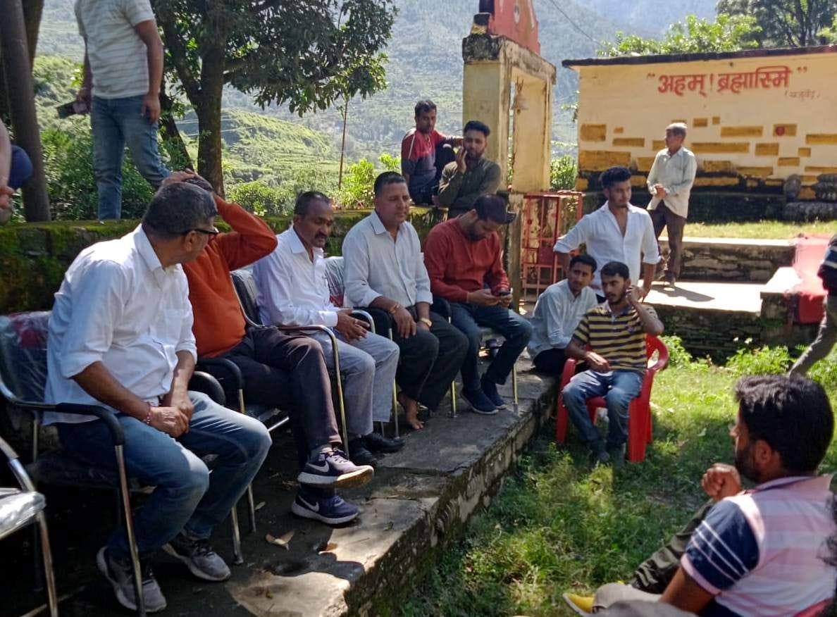 CM's advisor reached Haat village