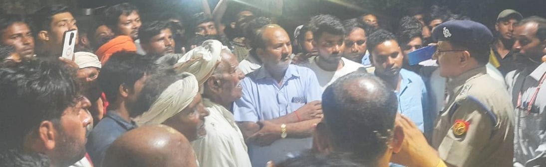 family accuses Woman doctor of giving wrong medicine, jammed jewar road after daughter's death.
