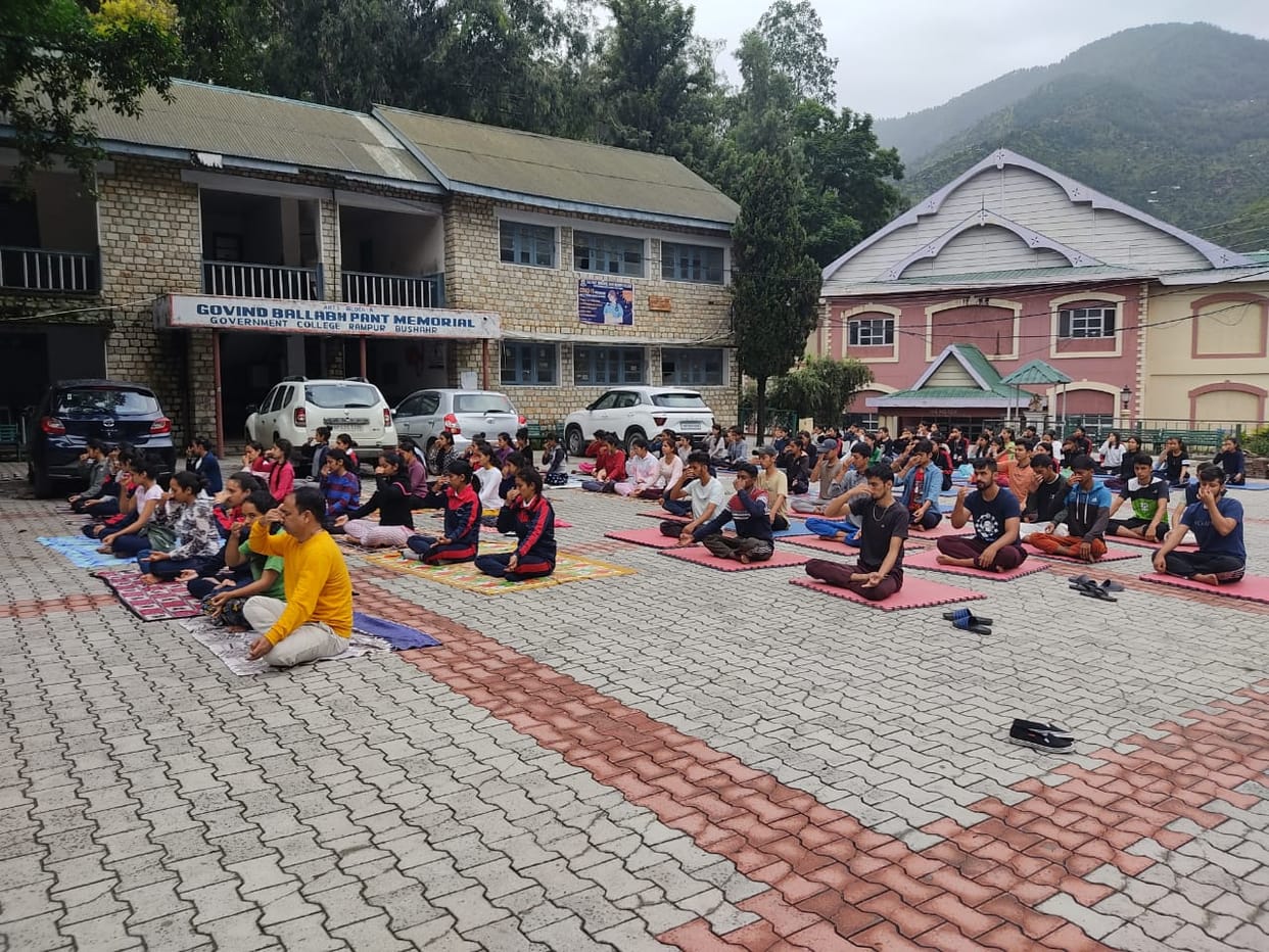 rampur news teacher student teach yoga