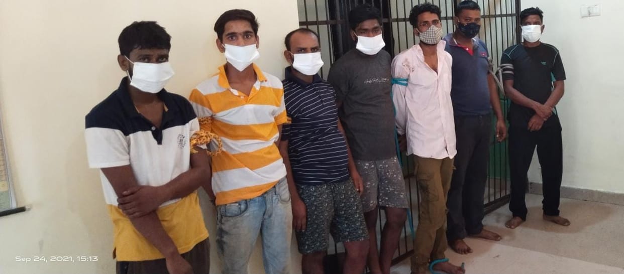 Police team attacked in Kanshiram Nagar, four policemen including Inspector injured
