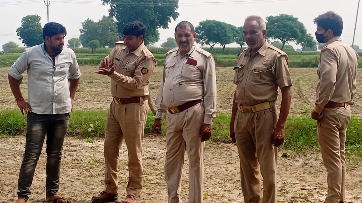 Hathras: Wild animals entered Gigla, claw marks found in the fields