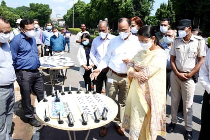डीसी डॉ. प्रियंका सोनी हिसार से निर्यात होने वाले उत्पादों को देखते हुए