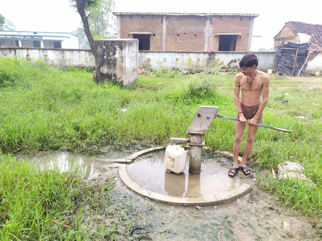 karonda people helpless, dirty water