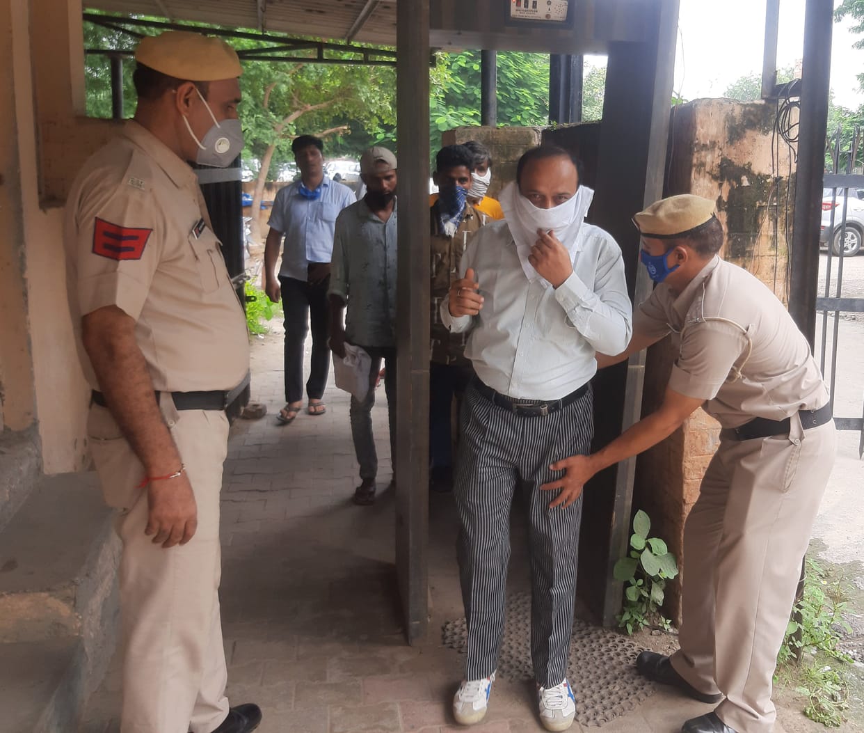 10 policeman deployed in court