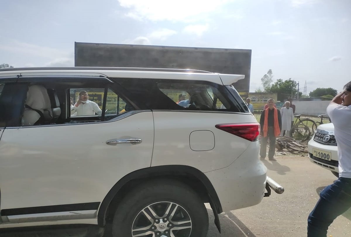 Fight between BJP and Congress workers in Pratapgarh, BJP MP's vehicles damaged