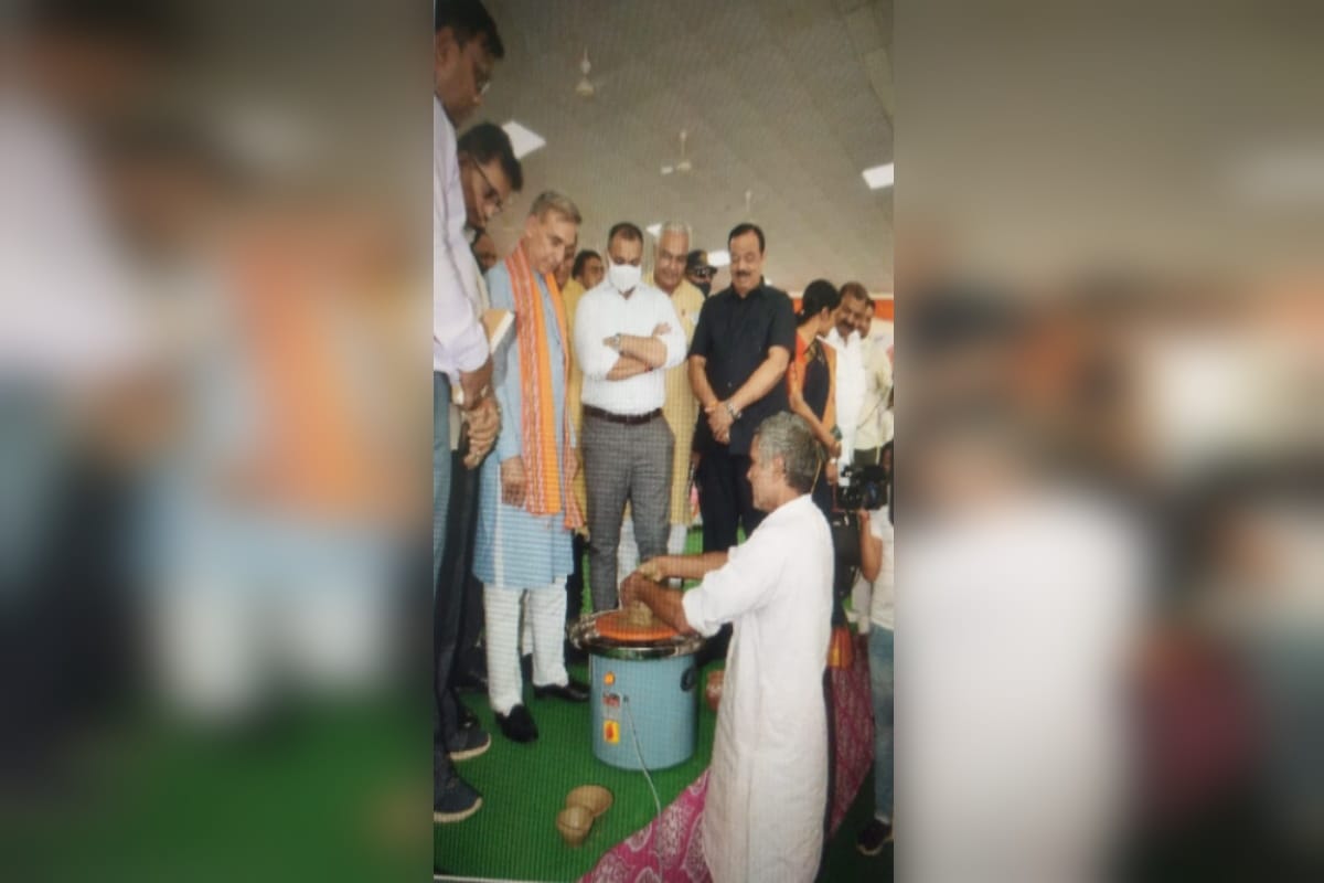 Expert conclave was organized in Baghpat and BJP MP Satyapal Singh said that hooliganism has reduced in the Yogi government