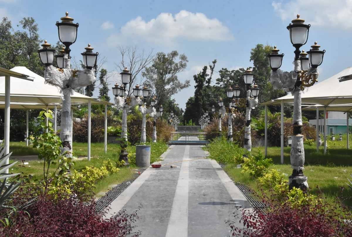 Smart Garden of Smart City: Garden built in the upper part of the parking