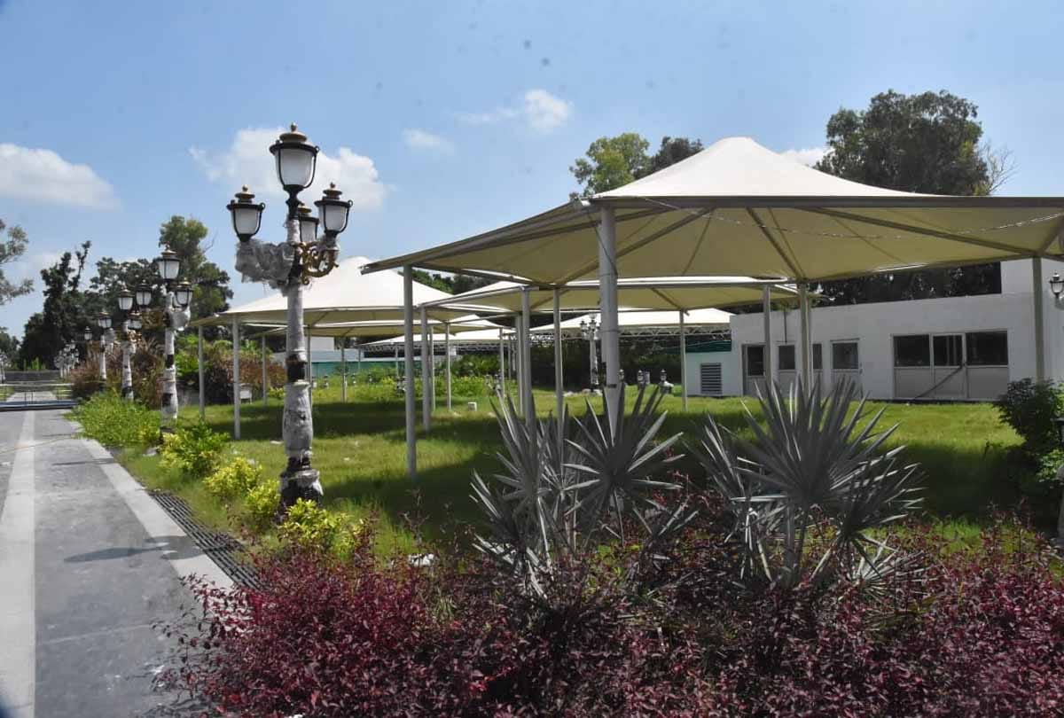 Smart Garden of Smart City: Garden built in the upper part of the parking