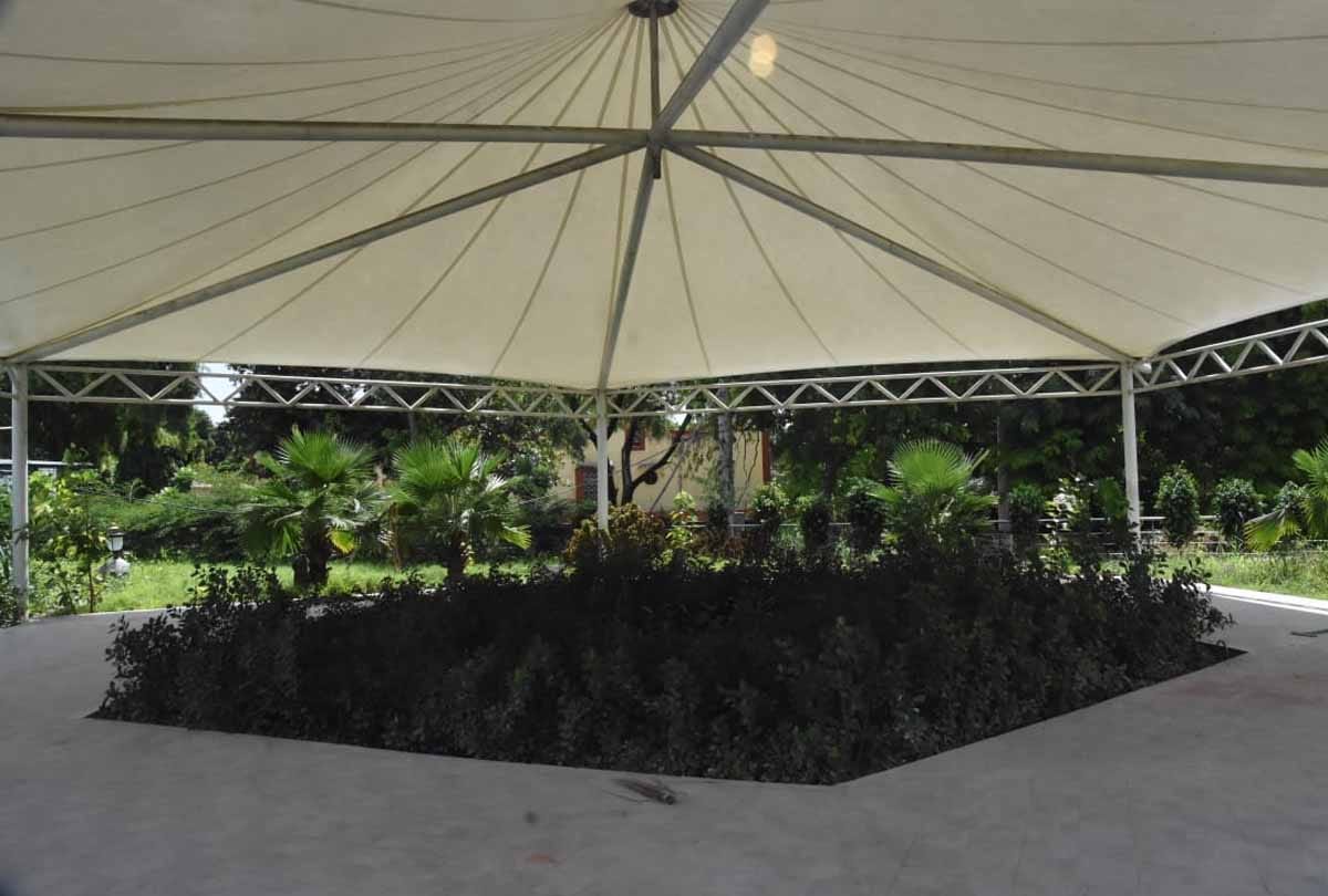Smart Garden of Smart City: Garden built in the upper part of the parking
