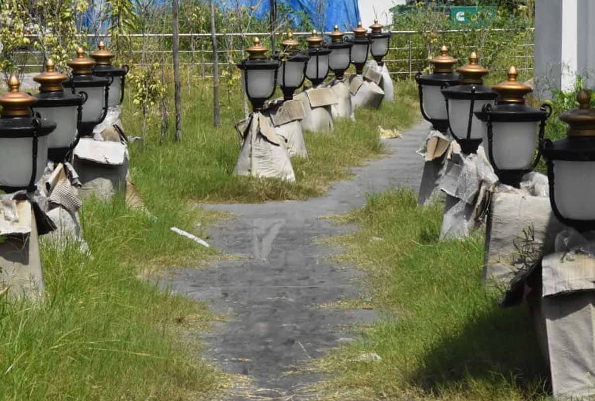 Smart Garden of Smart City: Garden built in the upper part of the parking