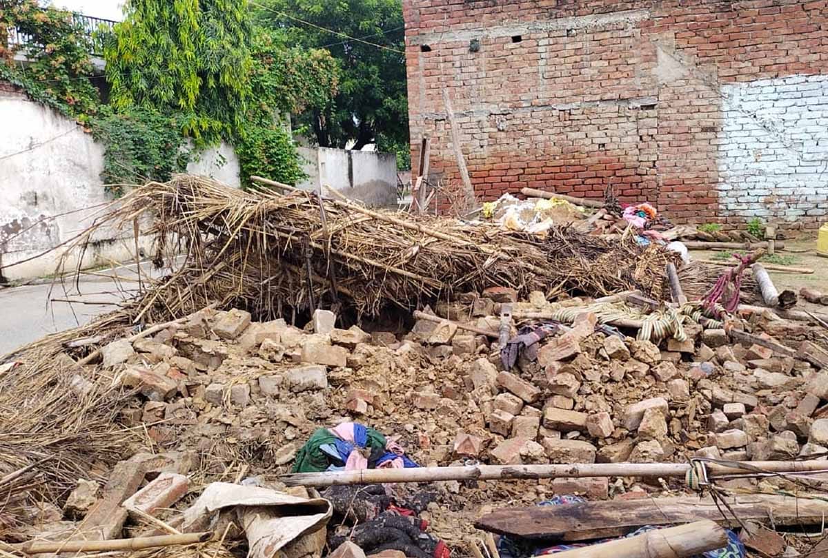Etawah: Death of old woman due to collapse of unpaved wall