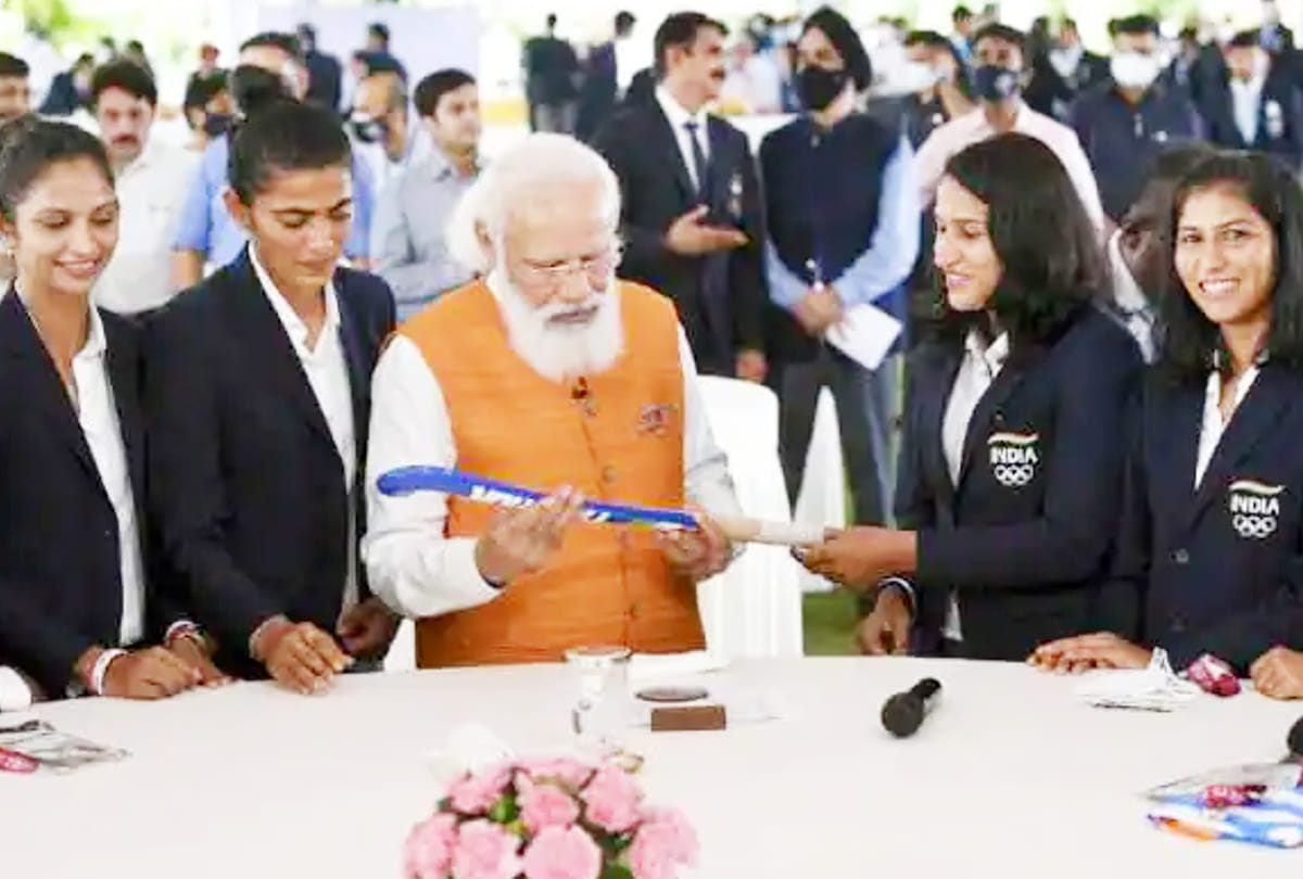 PM Narendra Modi's Gifts Auction; Women's Hockey Team Stick Noida DM Racket's auction in Crore rupees; Neeraj Chopra Avani Lekhara