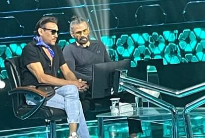 kaun banega crorepati 13 jackie shroff reveals suniel shetty gave his house for his father treatment amitabh bachchan and other gets emotional