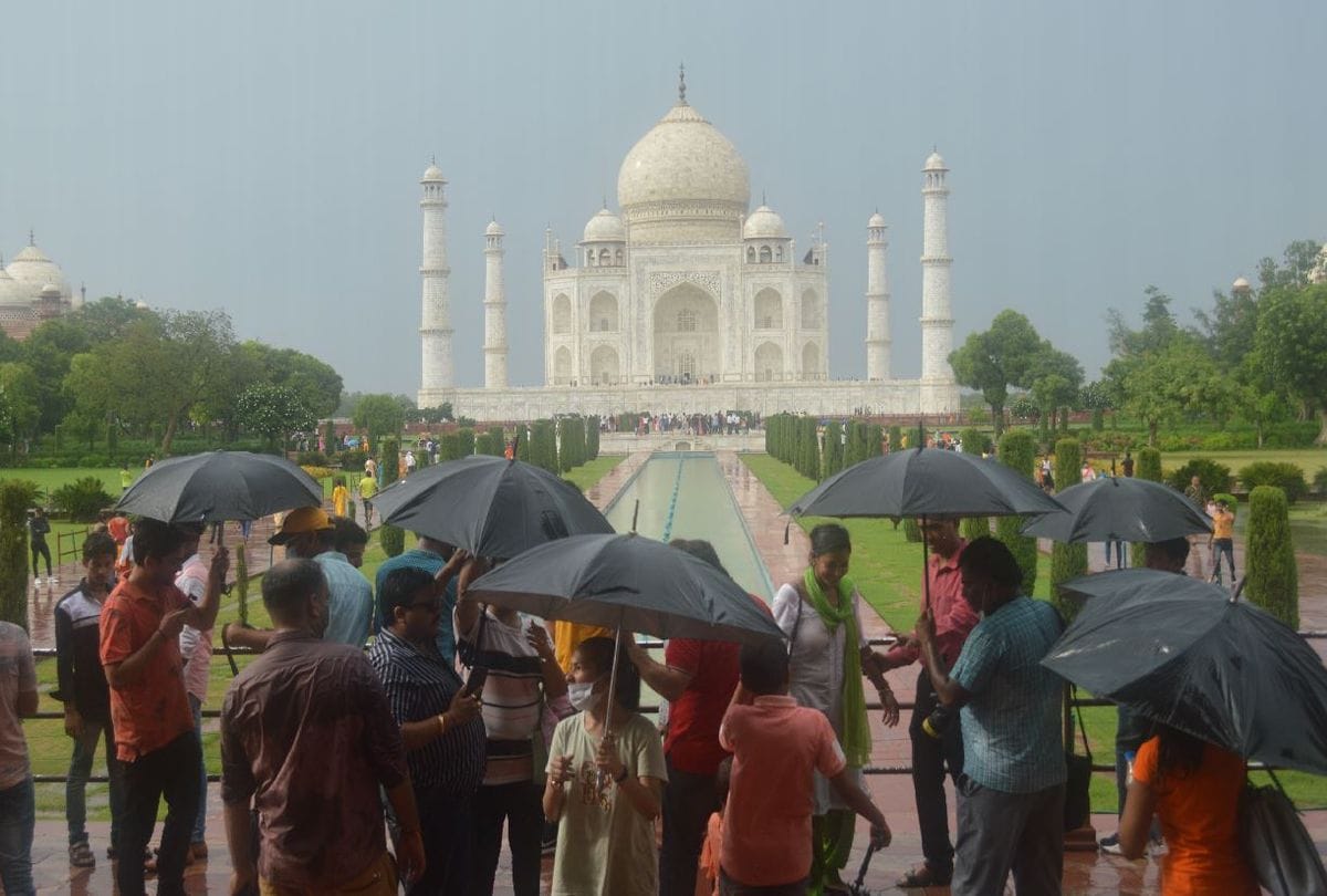 Taj Mahal News: Golden Color Of Taj Mahal From Sunlight Near Yamuna River Front See Beautiful Pictures