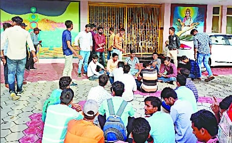 Vice Chancellor angry, uproar over 'Bharat Mata ki Jai' slogan in office