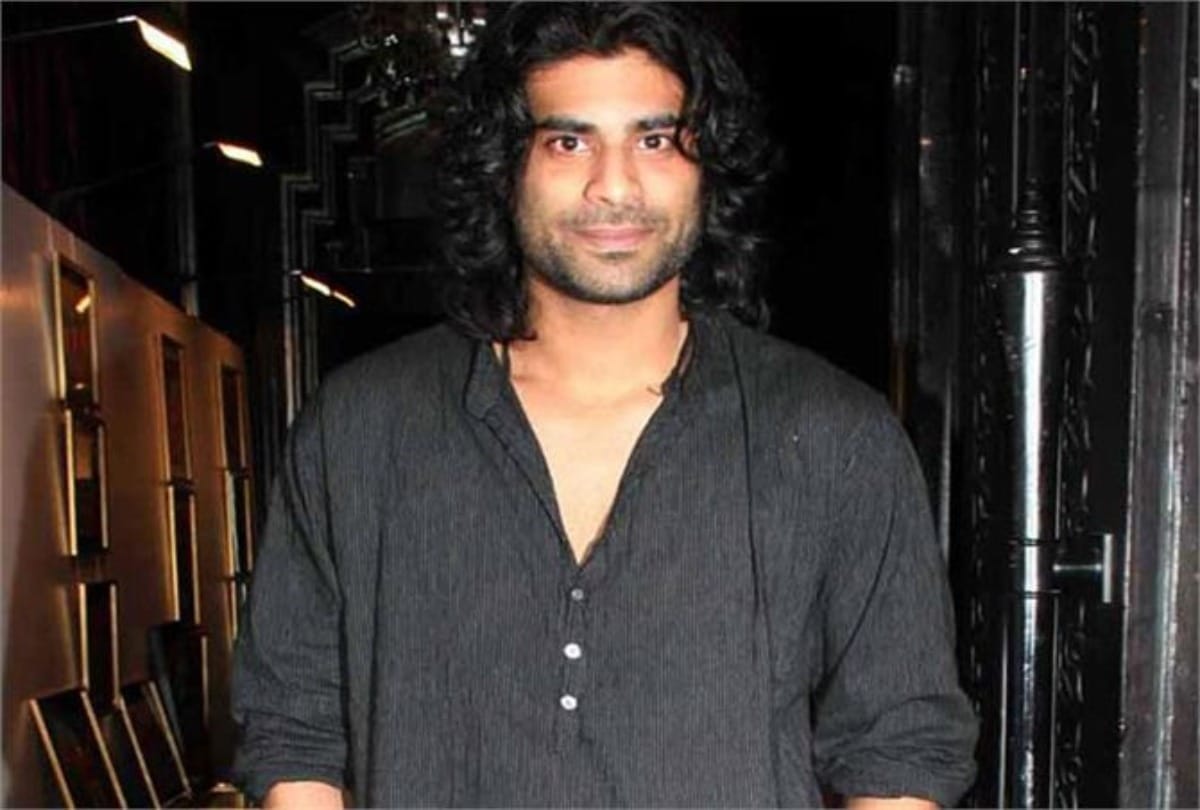 These actors could not succeed in the industry like their father disappeared only after a couple of films