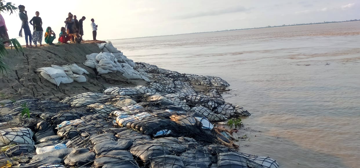 The cutting of Ghaghra intensified near Gangepur cremation ground