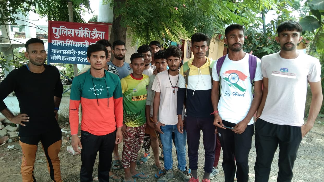 Organizers absconding after taking entry fees from the participants of the race competition