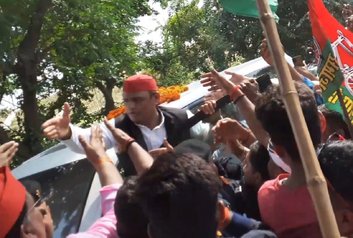 samajwadi party chief Akhilesh Yadav visit his parliamentary constituency azamgarh workers welcome former cm