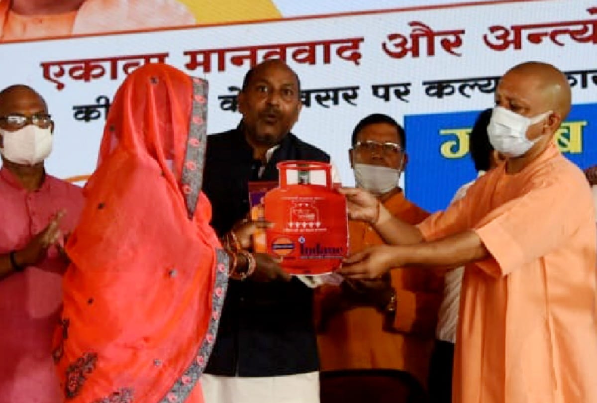 CM Yogi Adityanath will help for treatment of kidney patient husband on complaint of woman in gorakhpur