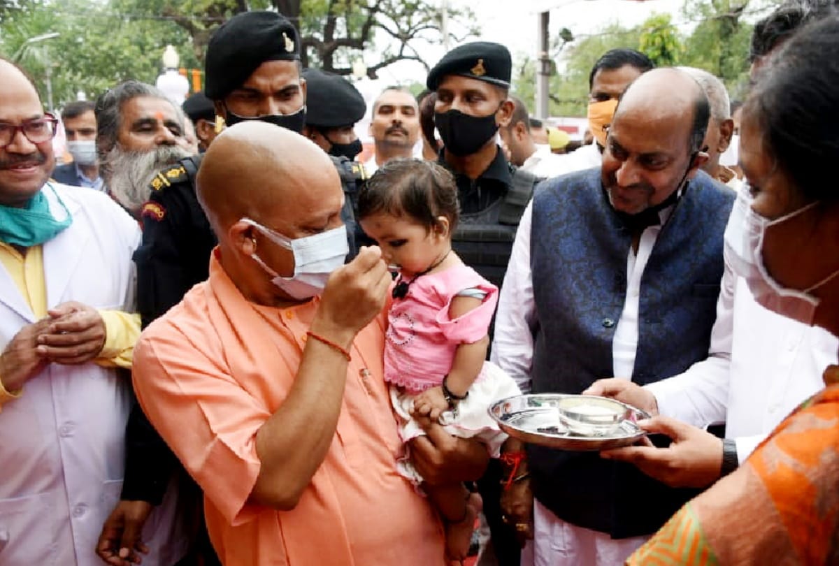 CM Yogi Adityanath will help for treatment of kidney patient husband on complaint of woman in gorakhpur