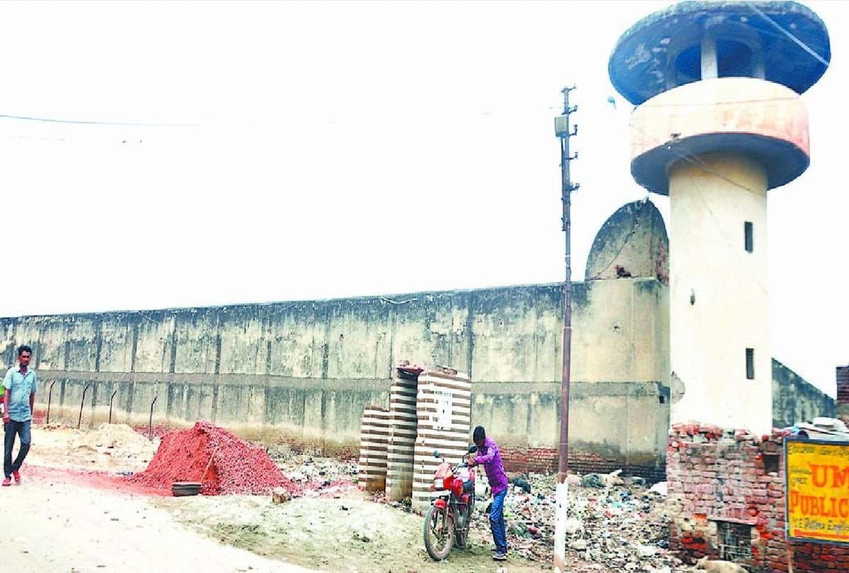 325 meter wall built outside Agra Central Jail for security