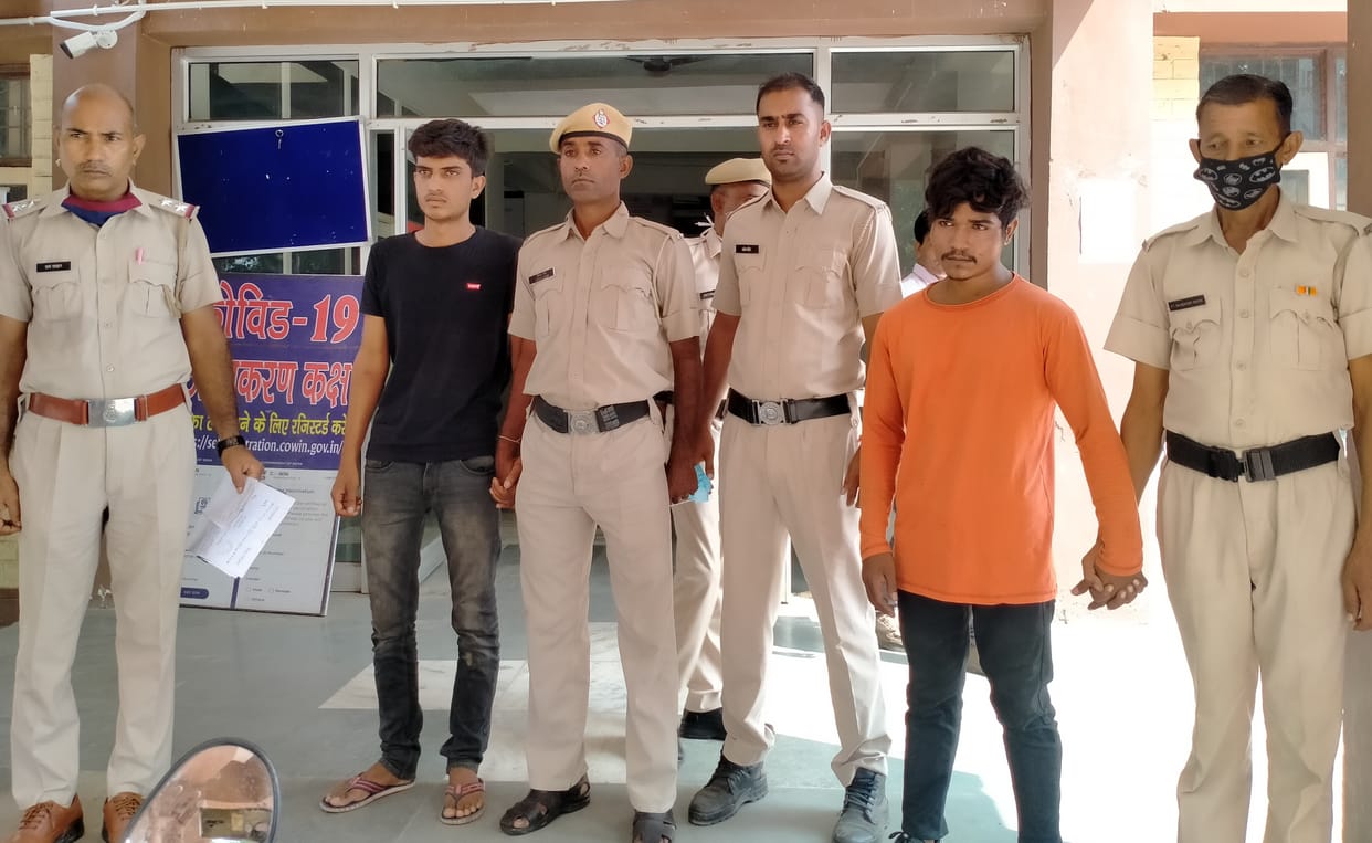 Two accused on remand for trying to rob a jeweler's shop