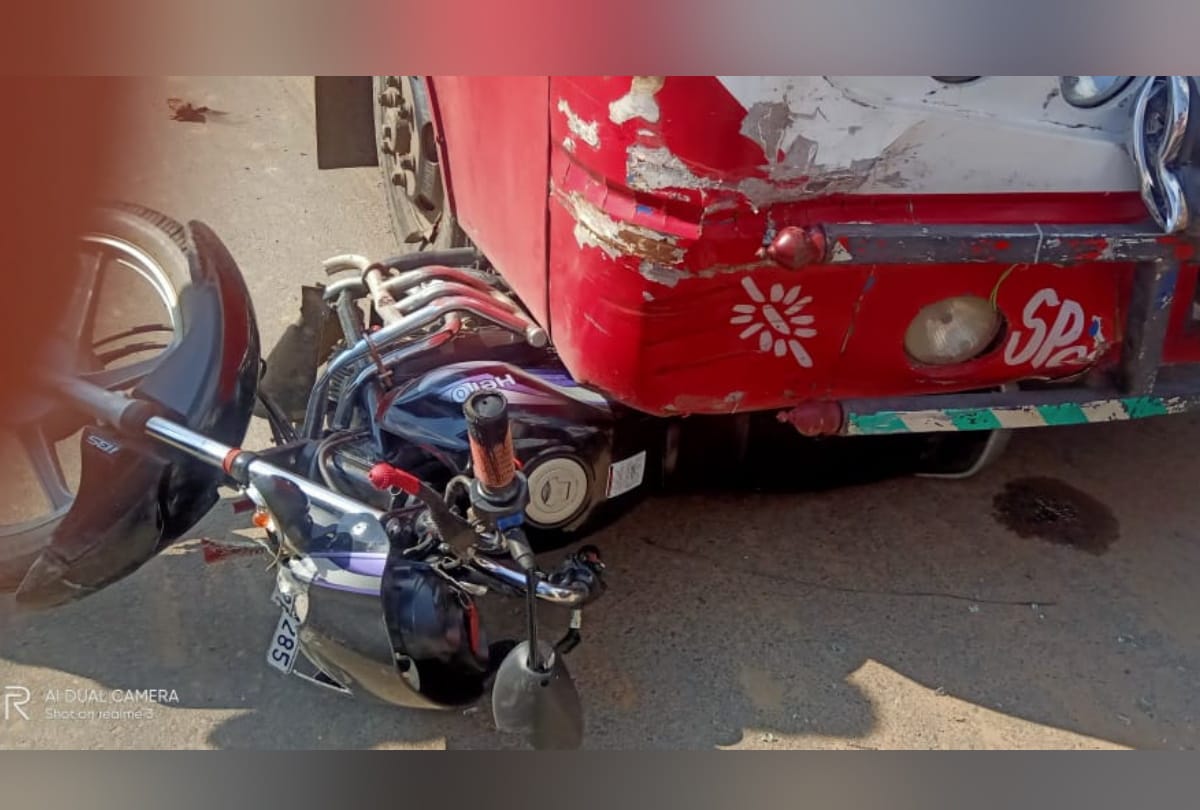 Big road accident boy died afer hit by bus in deoria